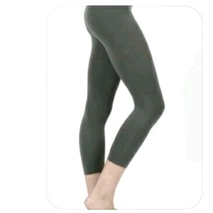 NWOT Zenana Premium capri leggings